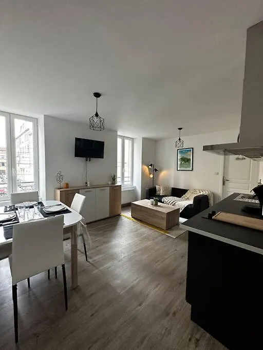 Jolie T2 En Coeur De Ville Millau Apartment